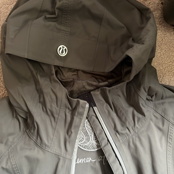 Lululemon raincoat small - Picture 5 of 6